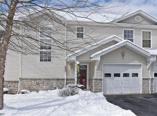 4 Stonehill Rd, Hardyston, NJ 07419