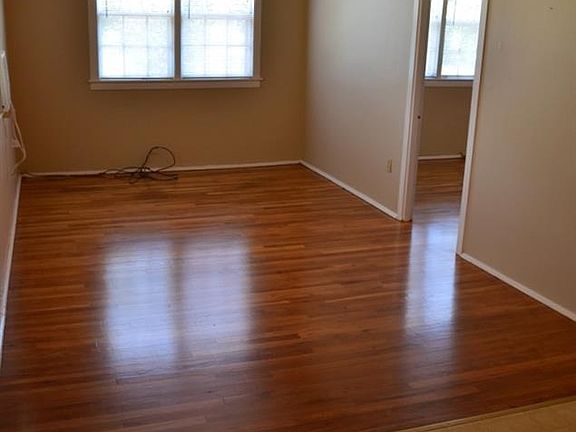 5th image of 2803 E Lee St