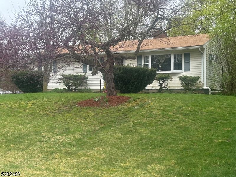1st image of 10 Primrose Ln