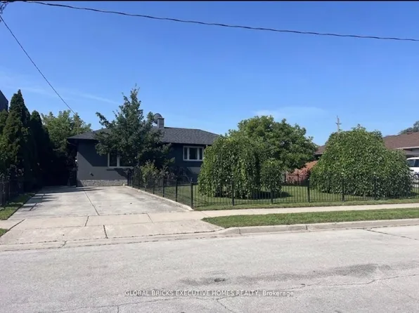 384 Ashbury Rd, Oakville, ON L6K 2M7
