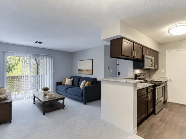 The Lakes of Schaumburg Apartment Homes