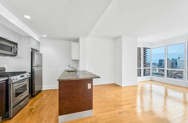 Rented by Bond New York | media 21