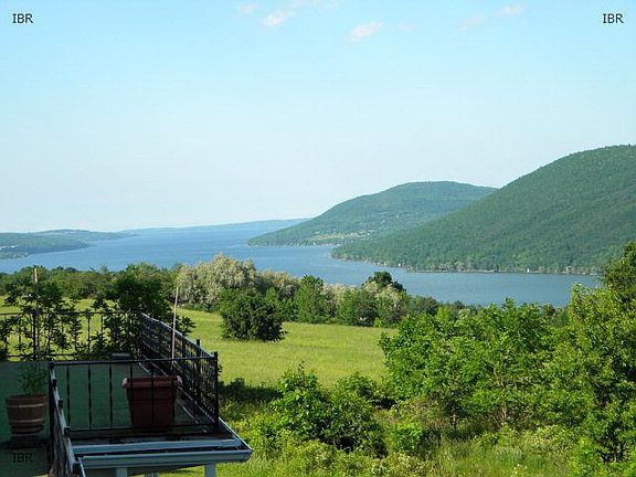 Front Deck Overlooking Lake