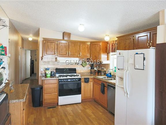 4th image of 240 Navajo Dr