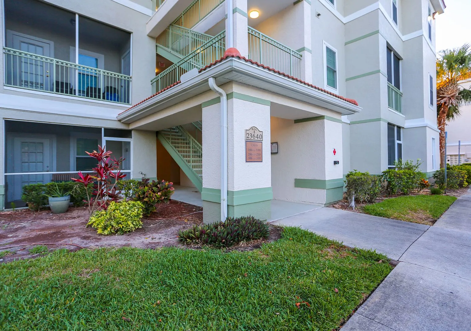 The Tides At Pelican Landing**Great Location**Walk To Coconut Point** 2/2 Condo ** Unfurnished An... — Photo 2