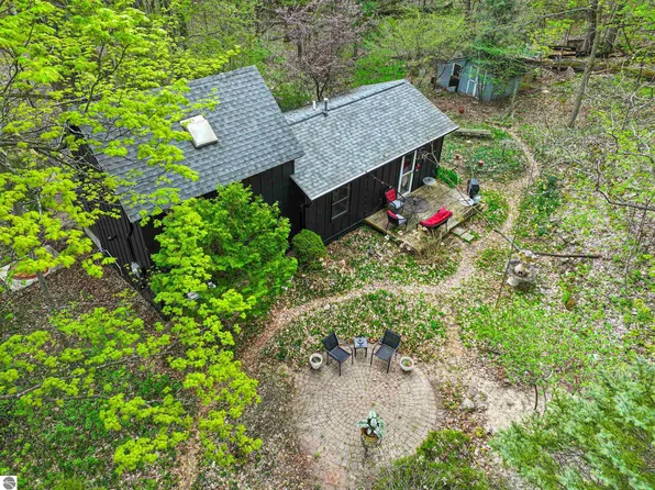 10092 S Elm St, Traverse City, MI 49684