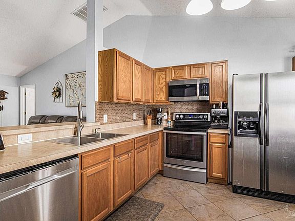 4th image of 5796 Dandelion Ln