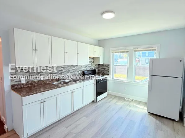 2484 Woodmere St, Detroit, MI 48209