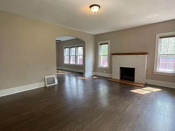 4th image of 1425 Lakeway Ave