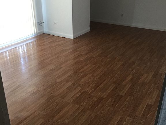 3rd image of 437 Edison Dr