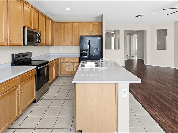 3rd image of 7227 W Darrow St
