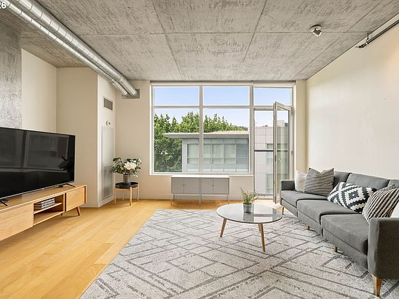 3rd image of 1926 W Burnside St Unit 614
