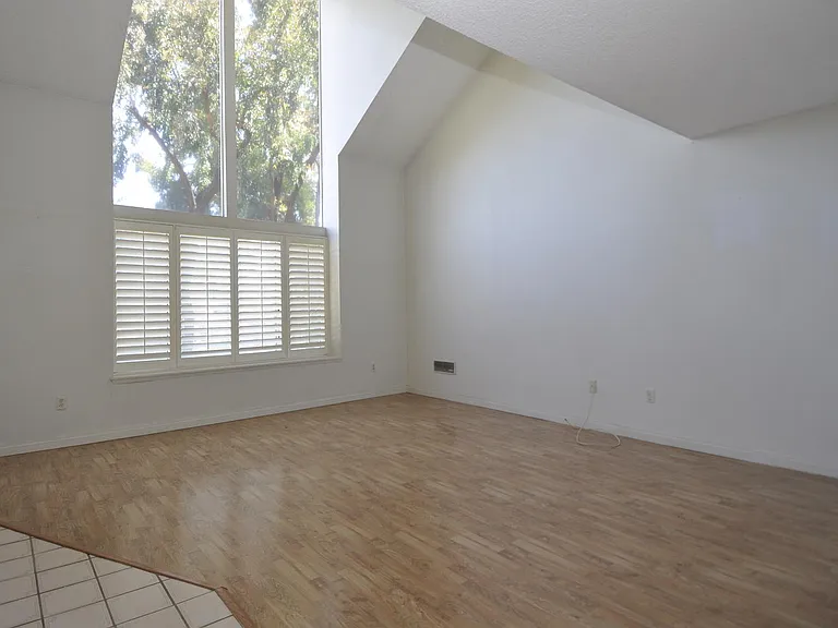 4022 Layang Layang Cir #1 — Photo 3