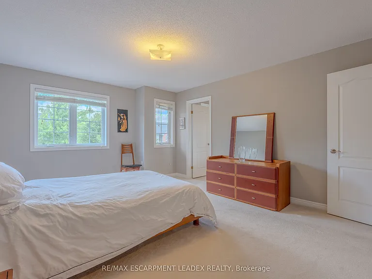 26 Olivia Pl — Photo 16
