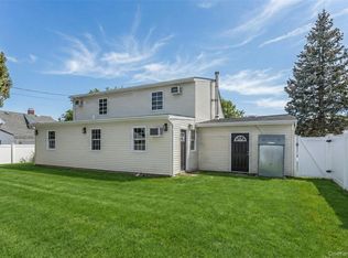 25 Turn Lane, Levittown, NY 11756