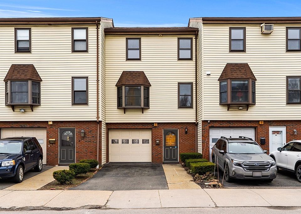 1st image of 34 Whitby St #34