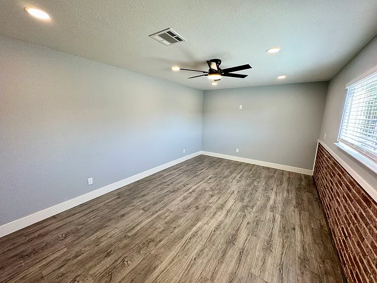 10426 Reymouth Ave — Photo 13