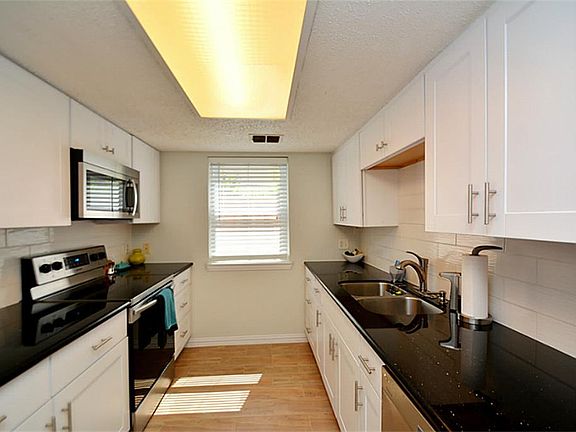 4th image of 19327 Leafwood Ln
