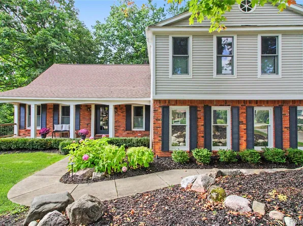 8265 Deerwood Rd, Clarkston, MI 48348