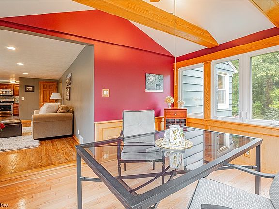 5th image of 161 Parkview Ave