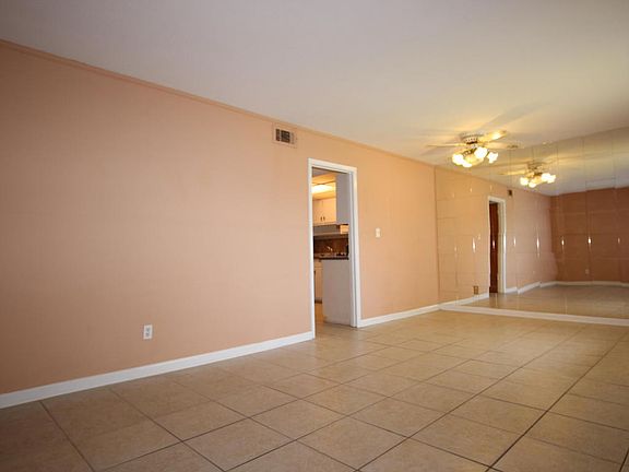 5th image of 726 Eglin Pkwy #C-3