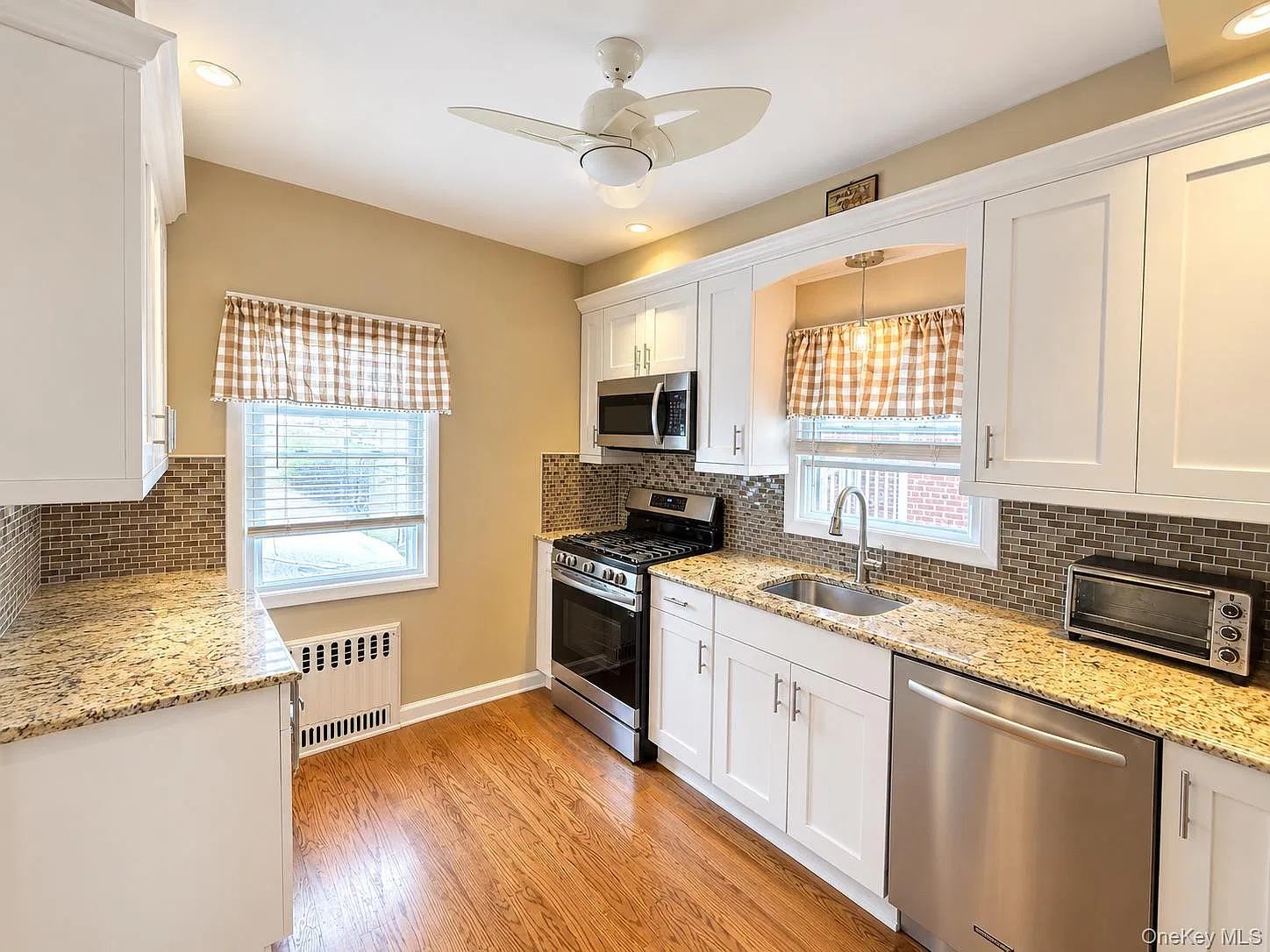 2 bed, 1.0 bath, 1135 sqft, $3,600 — Photo 3