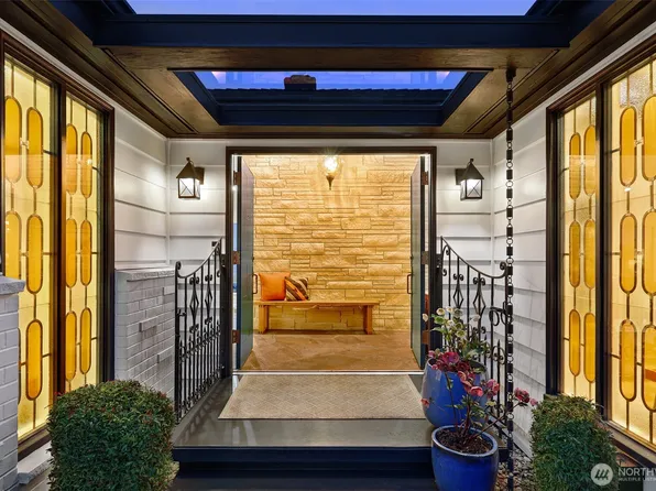 7710 57th Avenue NE, Seattle, WA 98115