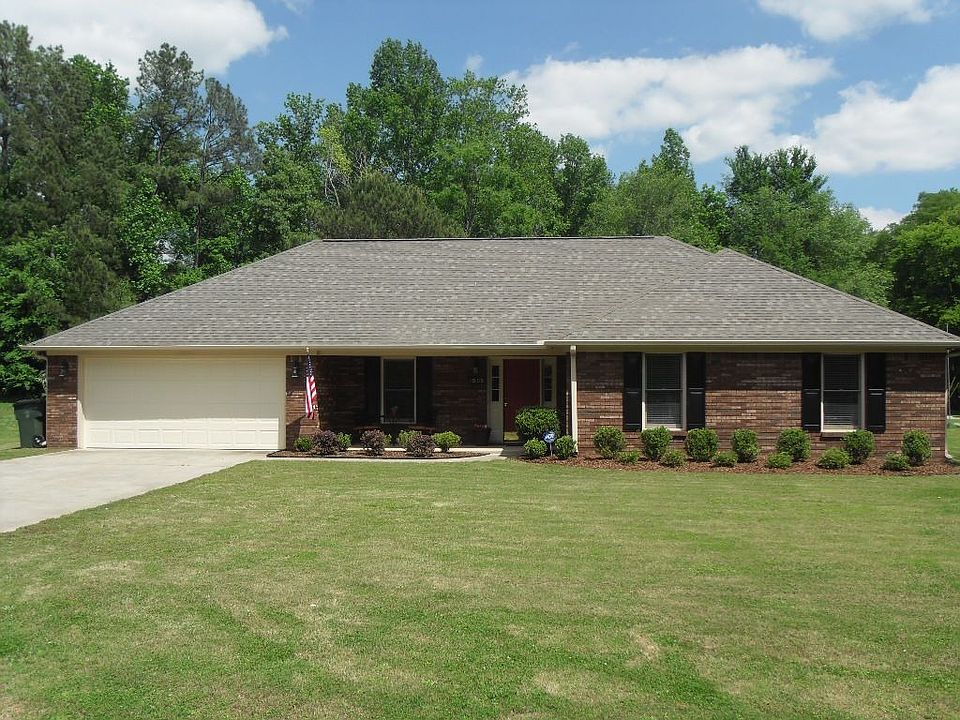 Wonderful 3/2 Brick rancher - move in ready!