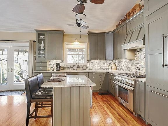 5th image of 301 Pelican Ave