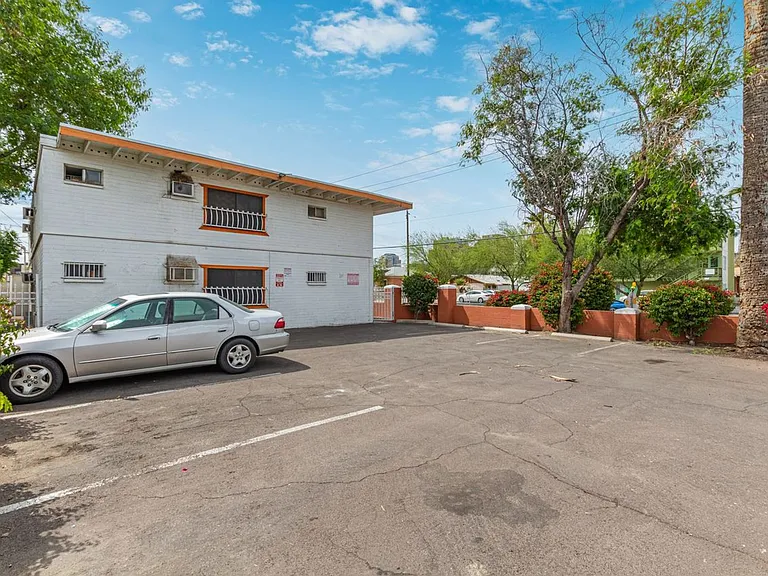 901 E. Pierce St. — Photo 23