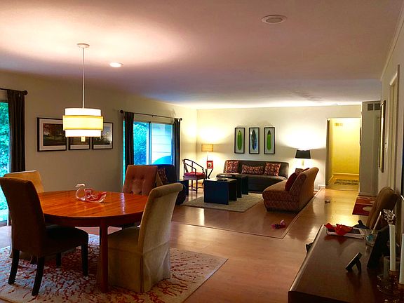 3rd image of 126 Executive Estates Dr