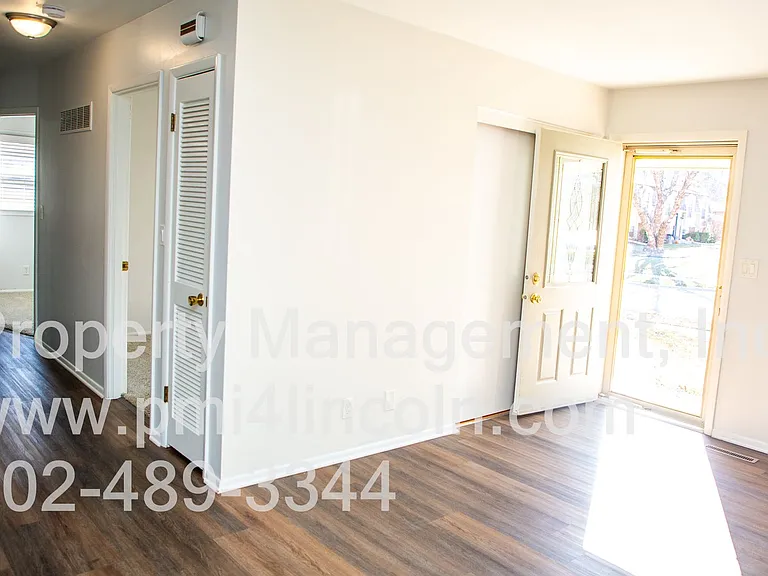 8030 N Hazelwood Dr — Photo 8