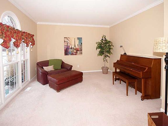 5th image of 3987 Highland Park Dr