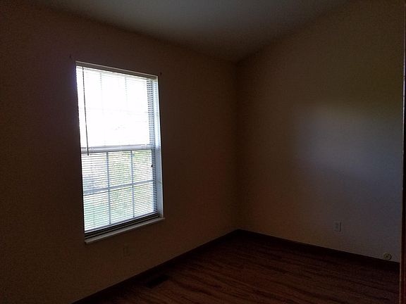 2nd bedroom - 8x12.5