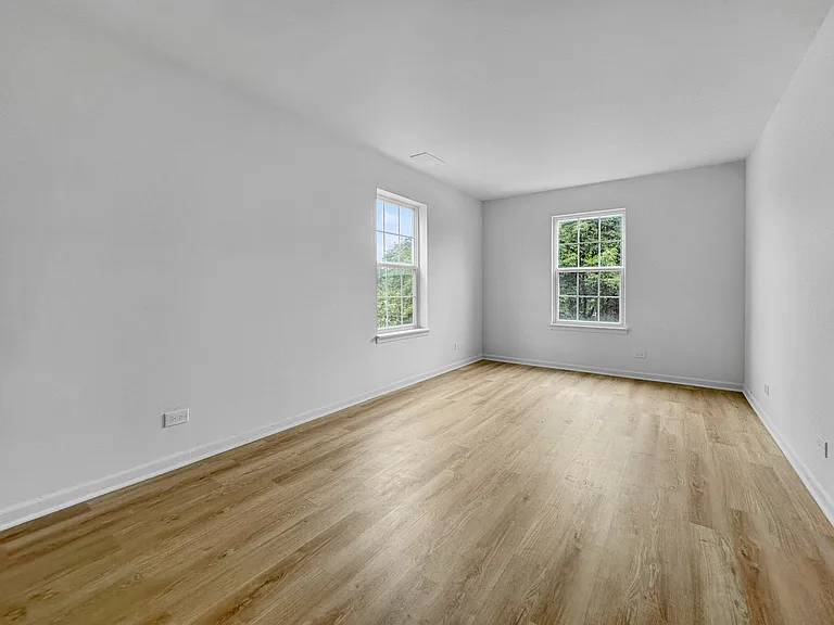 1089 Ellsworth Dr — Photo 9