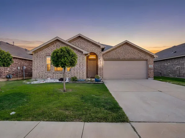 8925 Finn Ln, Fort Worth, TX 76131