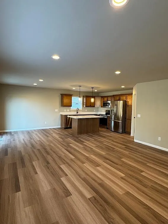 3 bed, 2.0 bath, 1412 sqft, $3,025 — Photo 4