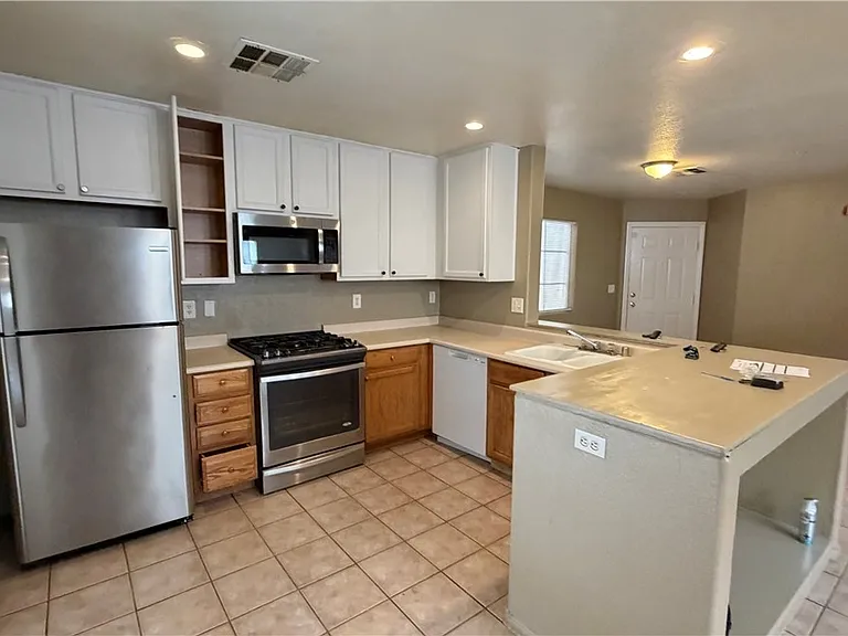 2928 Sapphire Sands Ct — Photo 10