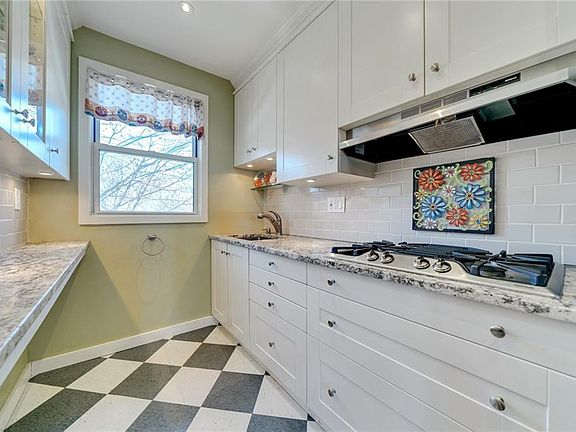 3rd image of 3 Winchester Ave APT 2A