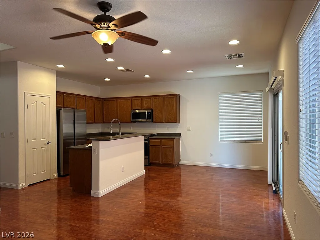 3 bed, 3.5 bath, 1797 sqft, $2,200 — Photo 3