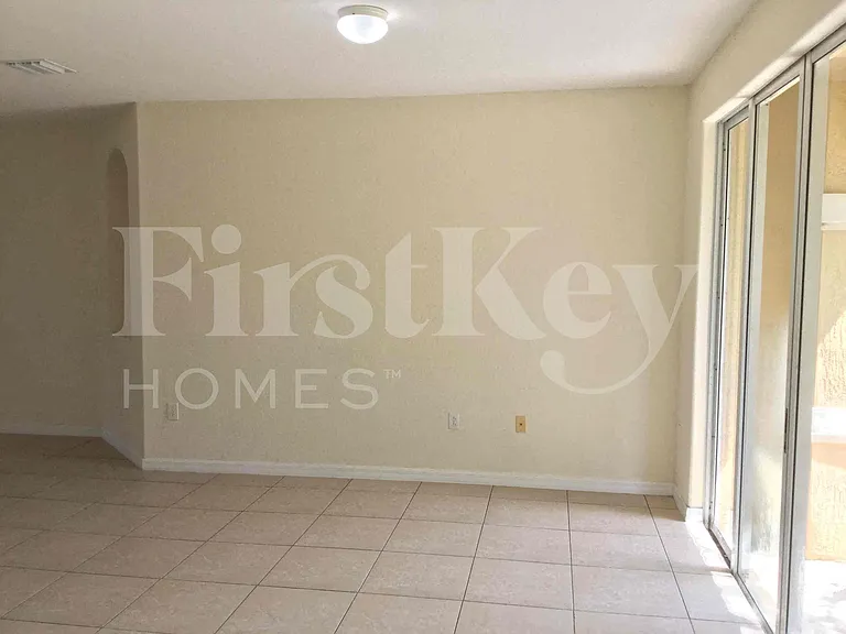 1009 NE 16th Ave — Photo 4