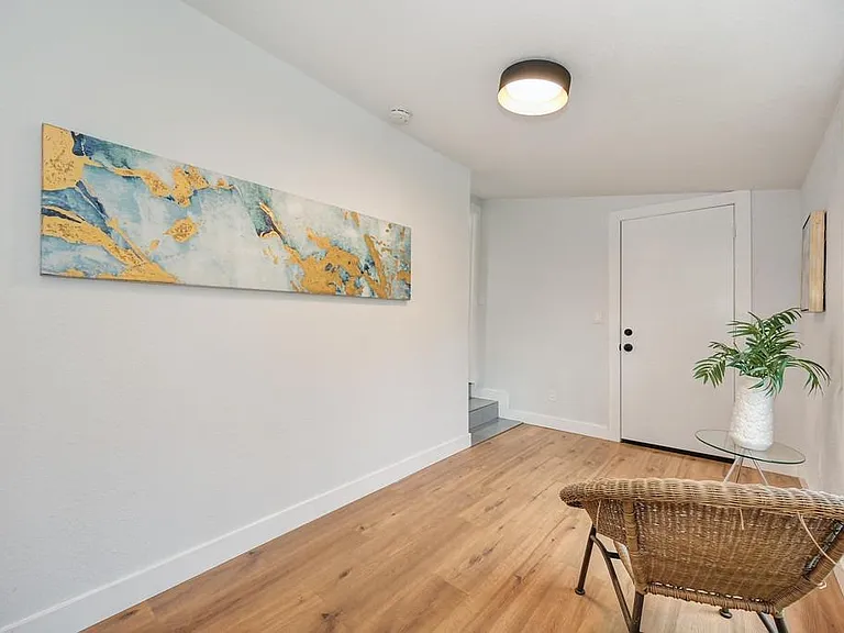 2277 Beaumont St — Photo 16