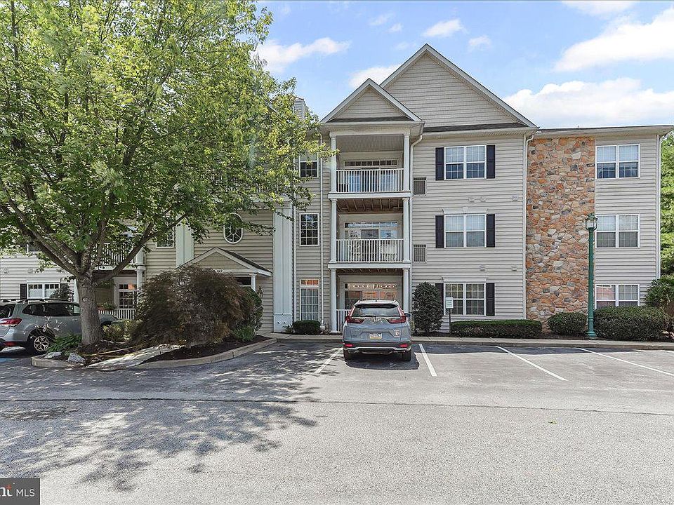 1st image of 209 Victoria Gardens Dr