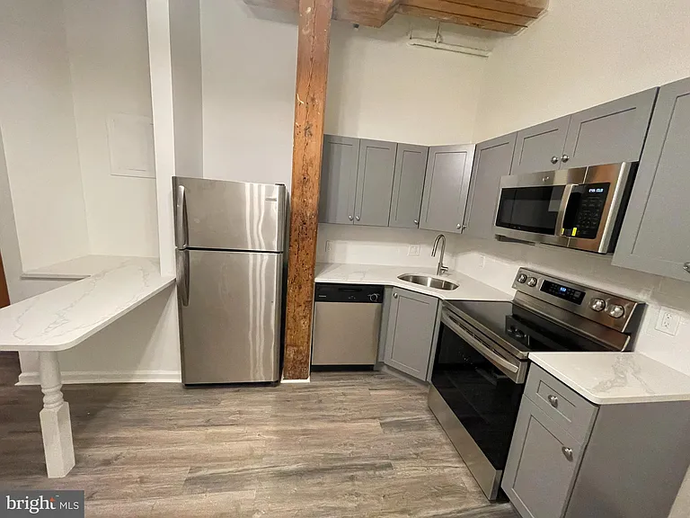 1020 Hamilton St #4 — Photo 10