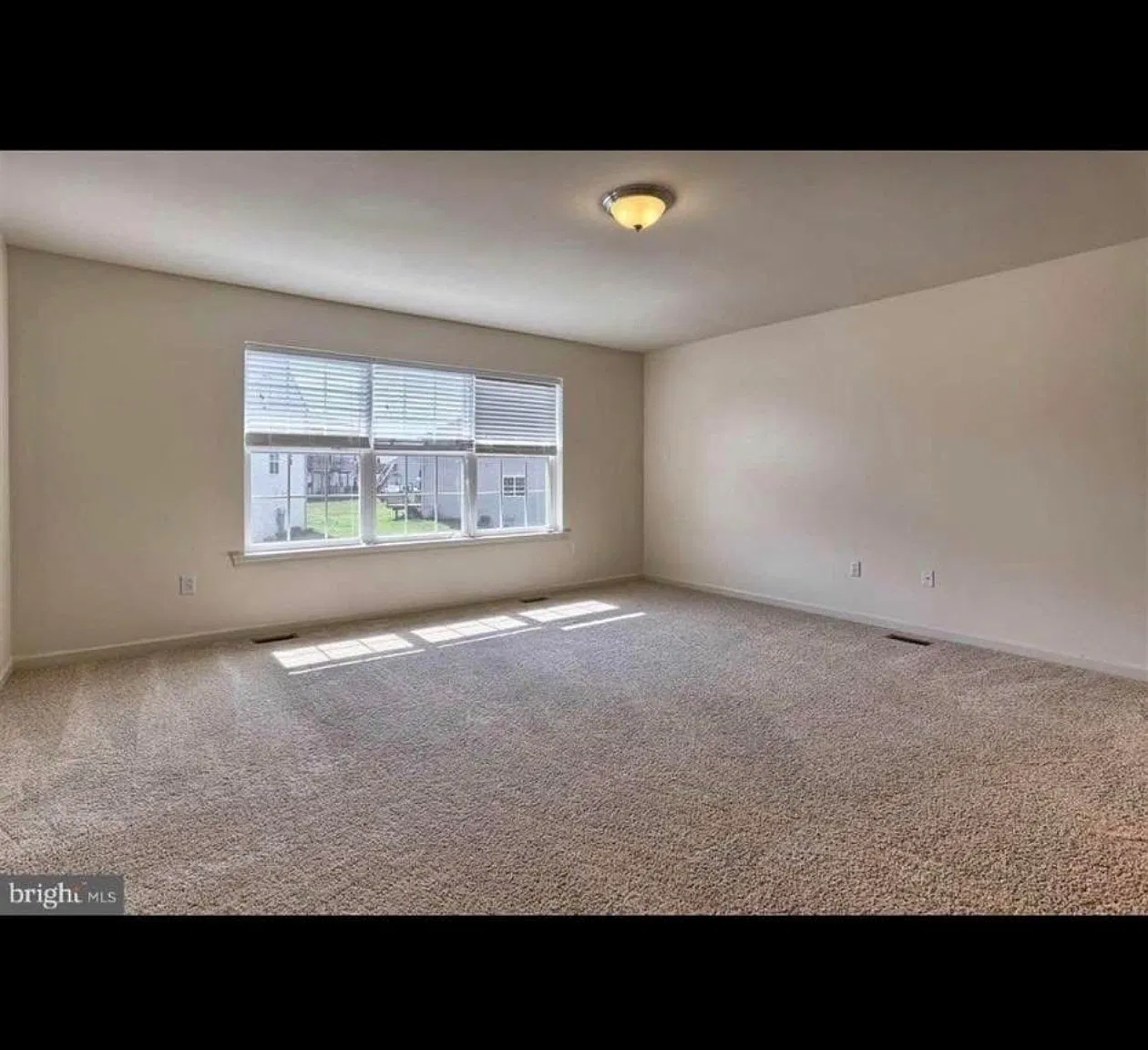 3 bed, 2.5 bath, 2143 sqft, $2,000 — Photo 2