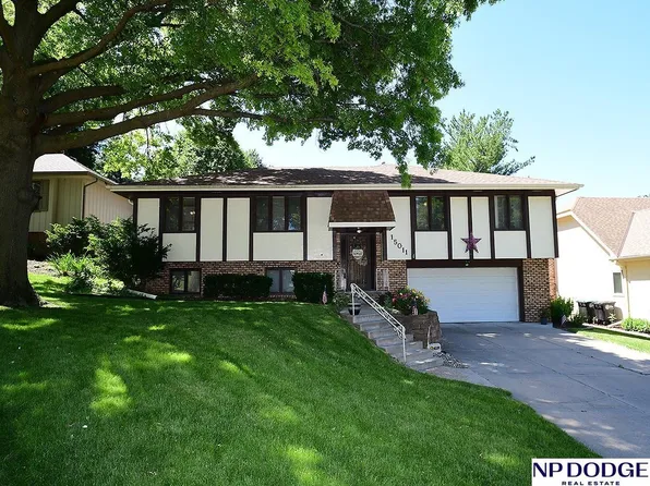 15011 Cedar Cir, Omaha, NE 68144