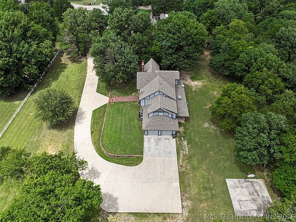 2nd image of 425 Cambridge