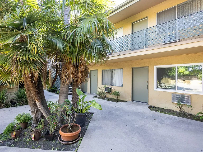 Laurel Cyn 6820 — Photo 8