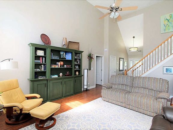 5th image of 4413 Amesbury Dr