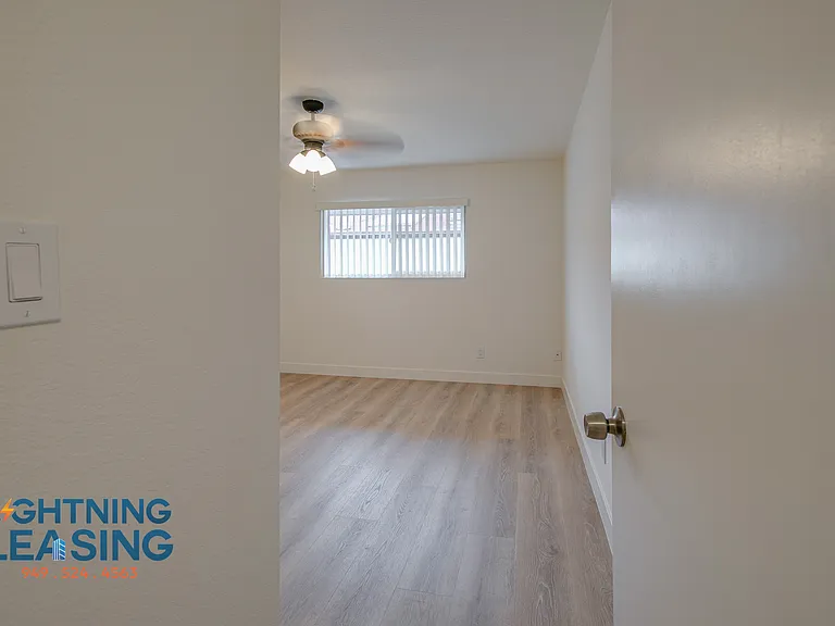 536 E Cypress Ave #302 — Photo 7